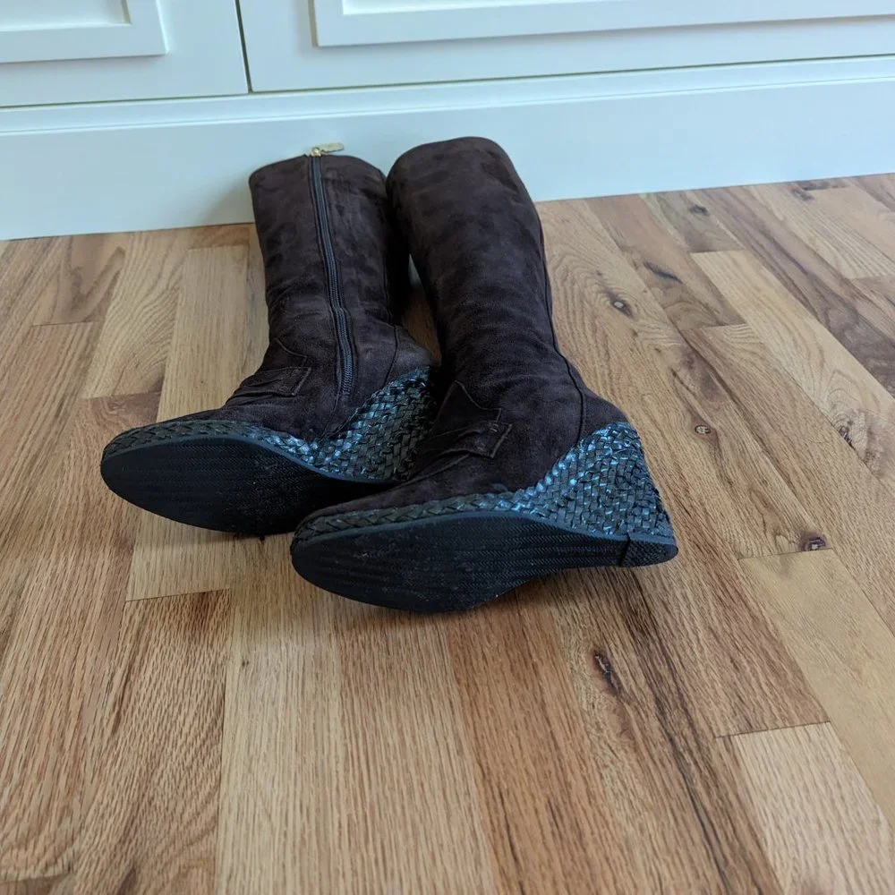Bruno Magli brown suede wedge boots perfect for narrow calf! - Picture 5 of 6